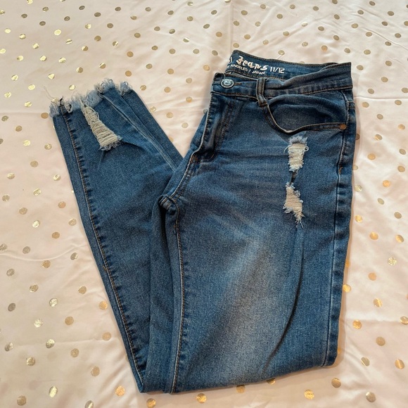 GUC Distressed Ankle Stretch Jeans Sz 11/12 - Picture 1 of 1